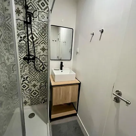 Cozy Apartment In Famous Bica * Lisboa
